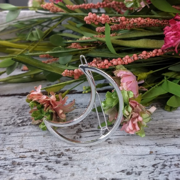 Inglenook Boutique Accessories - *3 for $12*Silver Moon Geometric Hair Barrette